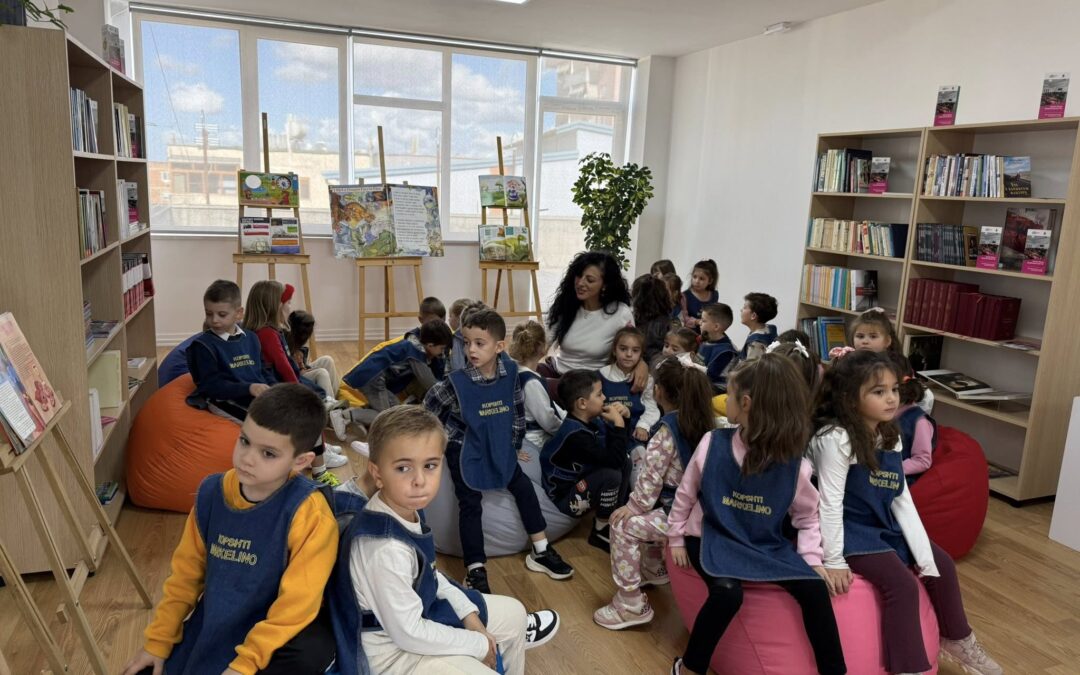 Miqtë e vegjël të librit në bibliotekën tonë! 🌈