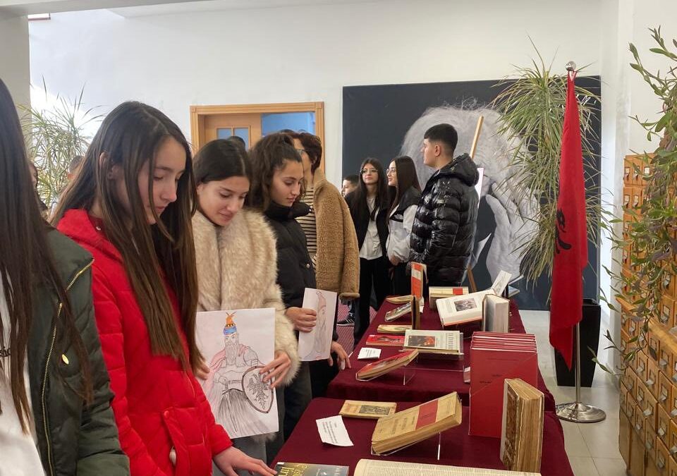 Momente nga ekspozita me nxënësit e shkollës 9-vjeçare “Liri Gero”